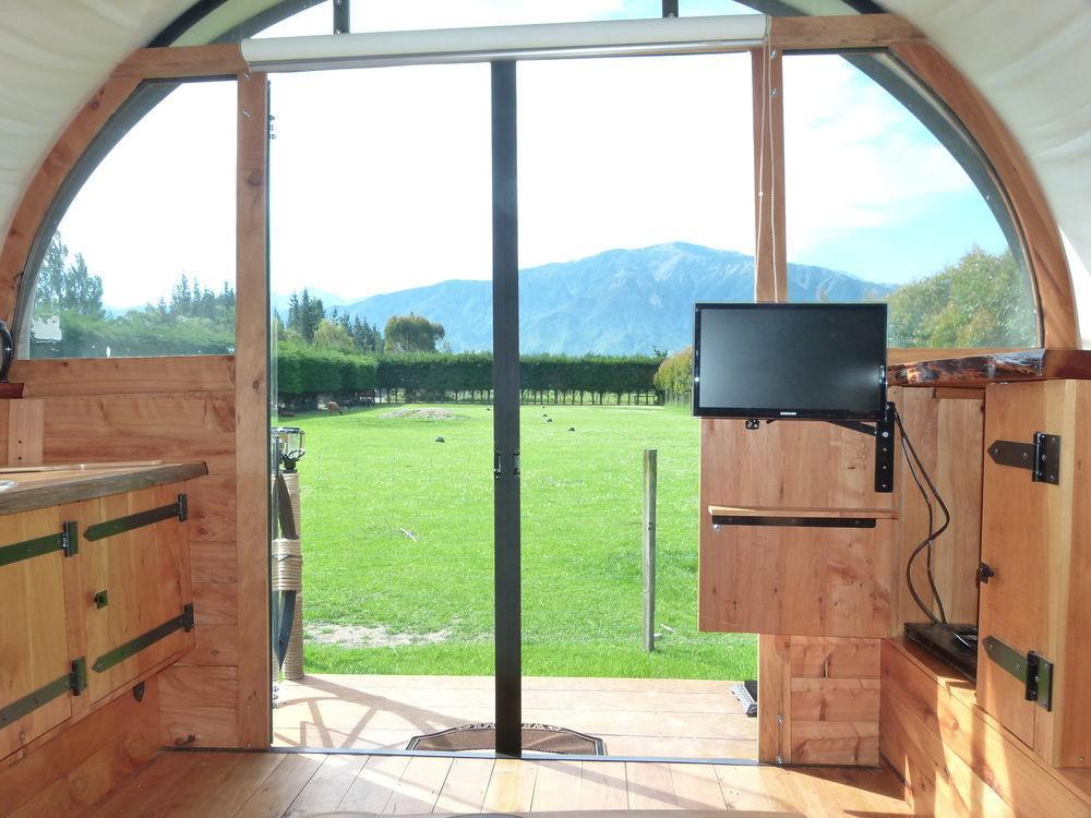 Wacky Stays - Unique Farm-Stay Glamping Rentals, Free Animal Feeding Tours Кайкоура Экстерьер фото