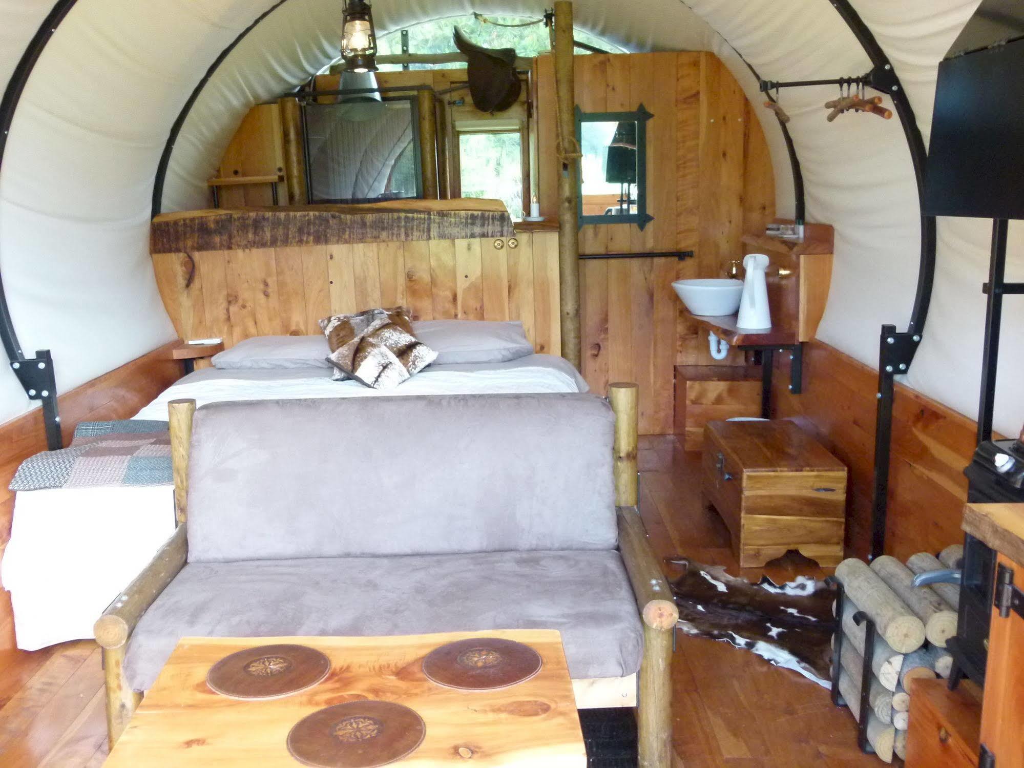 Wacky Stays - Unique Farm-Stay Glamping Rentals, Free Animal Feeding Tours Кайкоура Экстерьер фото