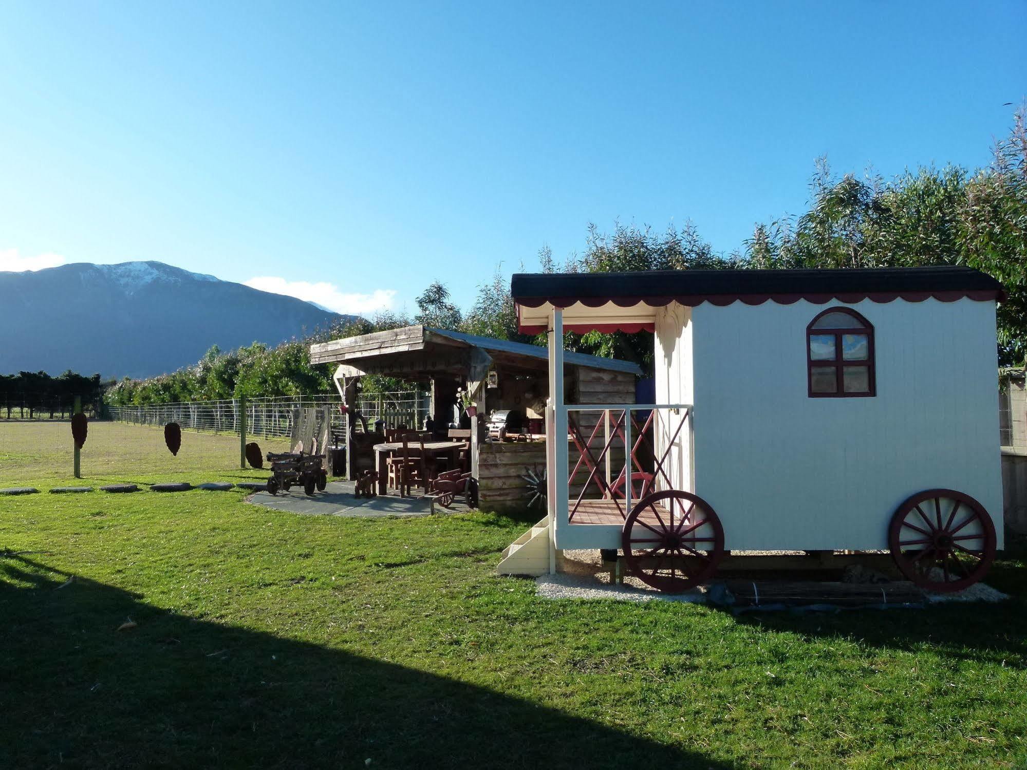 Wacky Stays - Unique Farm-Stay Glamping Rentals, Free Animal Feeding Tours Кайкоура Экстерьер фото